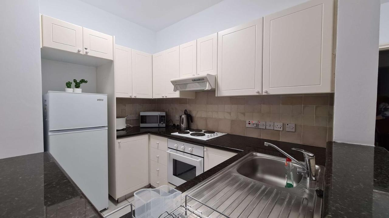 Paphos Sunny Limnaria Gardens 2 Bedroom Apartment מראה חיצוני תמונה
