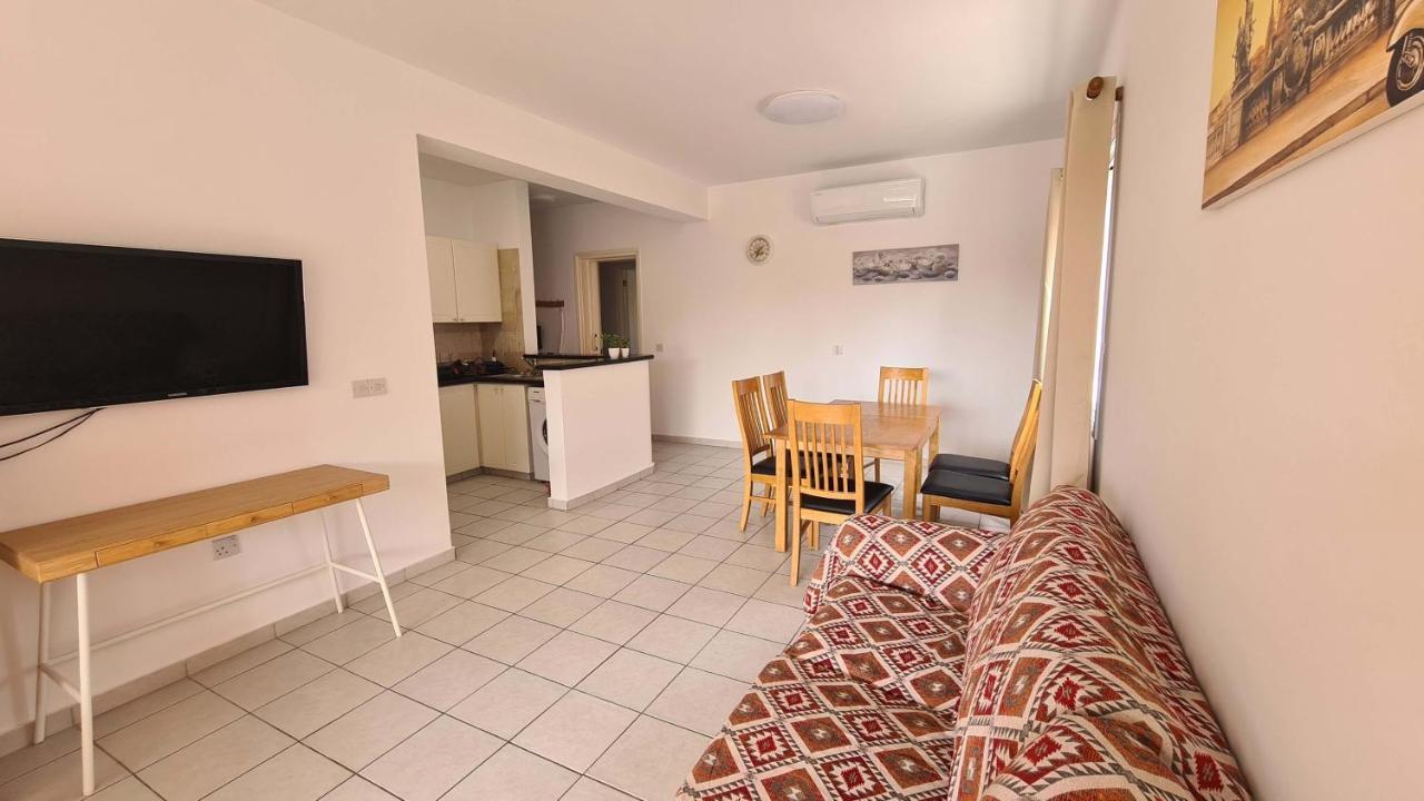 Paphos Sunny Limnaria Gardens 2 Bedroom Apartment מראה חיצוני תמונה